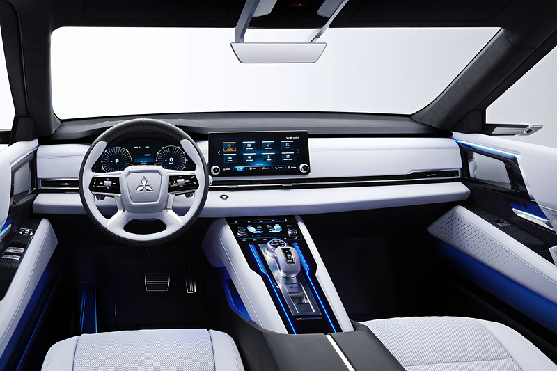 日本初公開となる「MITSUBISHI ENGELBERG TOURER（ミツビシ・エンゲルベルク・ツアラー）」