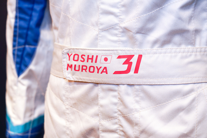 ベルト部分には名前と機体ナンバー