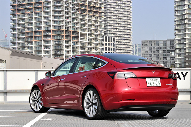 テスラ「モデル 3」