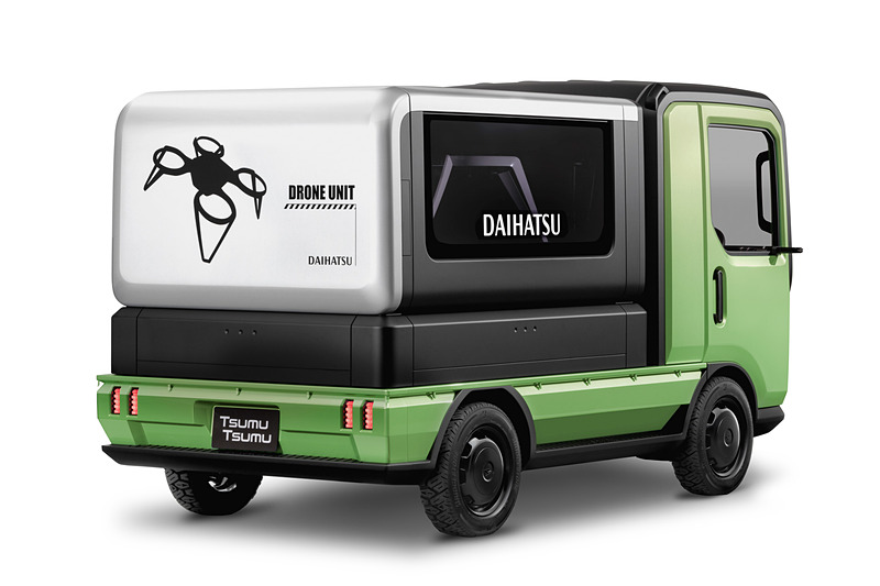 TsumuTsumuのボディサイズは3395×1475×1850mm（全長×全幅×全高）。農業用ドローン基地やマルシェなどにもなる換装可能な荷台を備える