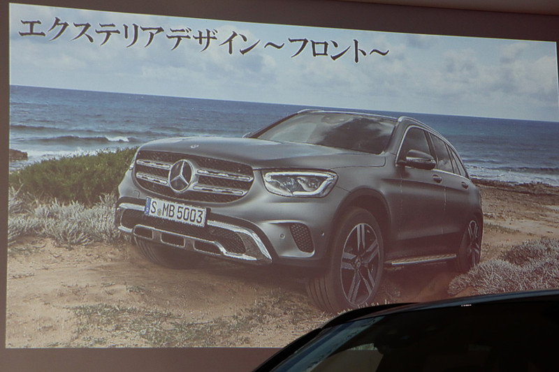 クローム仕上げのアンダーガードなどエクステリアデザインを改良した