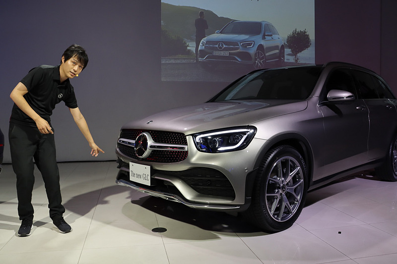 エクステリア面での特徴を紹介する渡辺氏