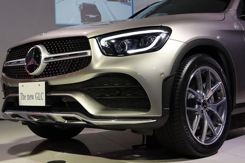 クローム仕上げのアンダーガードなどエクステリアデザインを改良した