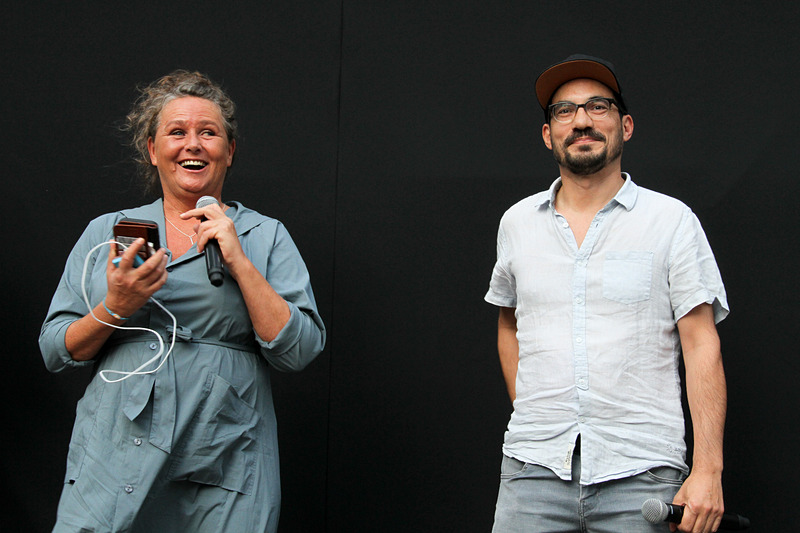 プロデューサーのエヴァ・デ・クラークさん（左）、アーティストプロデューサーのピーター・エルンスト・クーレン氏（右）