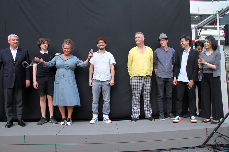 4名のクリエイターをサポートしたチームメンバーも登壇