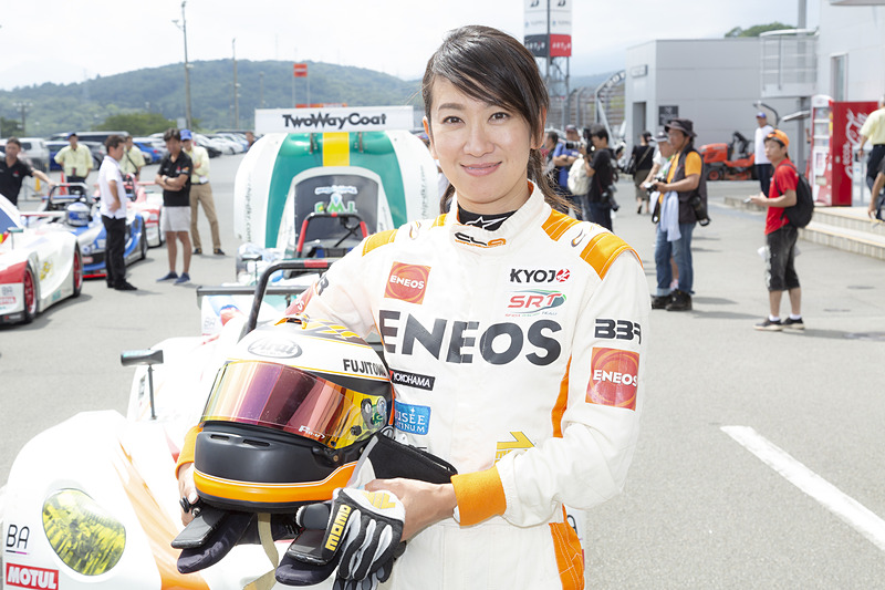 マシンの最低重量は、ドライバー本人とレース中に装着するレーシングスーツやヘルメットなどの装備品なども含めて615kg以上と規定されている