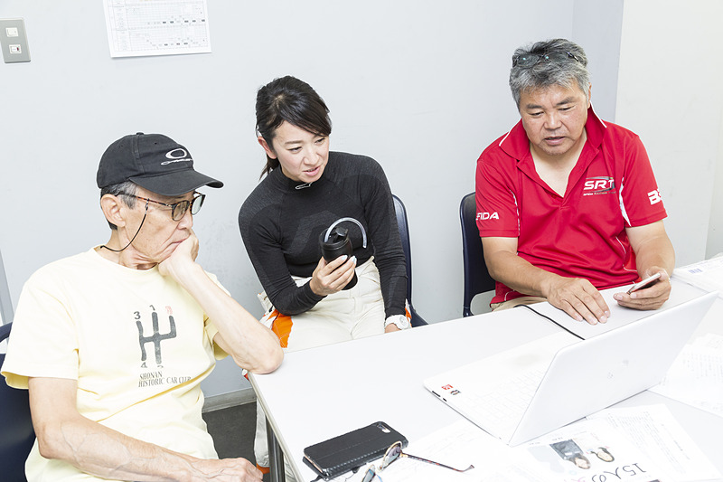 マシンのルーフ部分にカメラが設置されており、走行中に動画撮影が可能。同じマシンで走るレジェンドドライバーの見崎清志さんの映像と比較してスキルアップを目指す