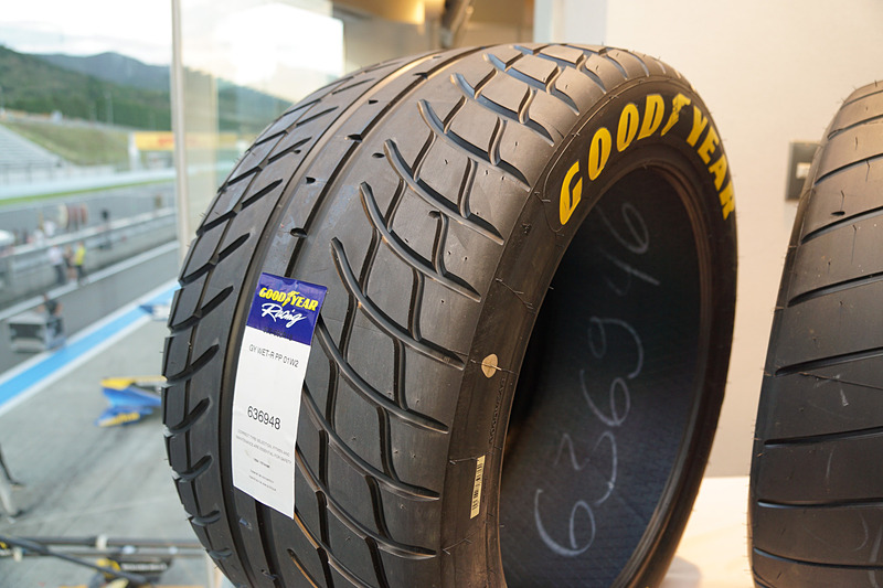 ウェットタイヤ