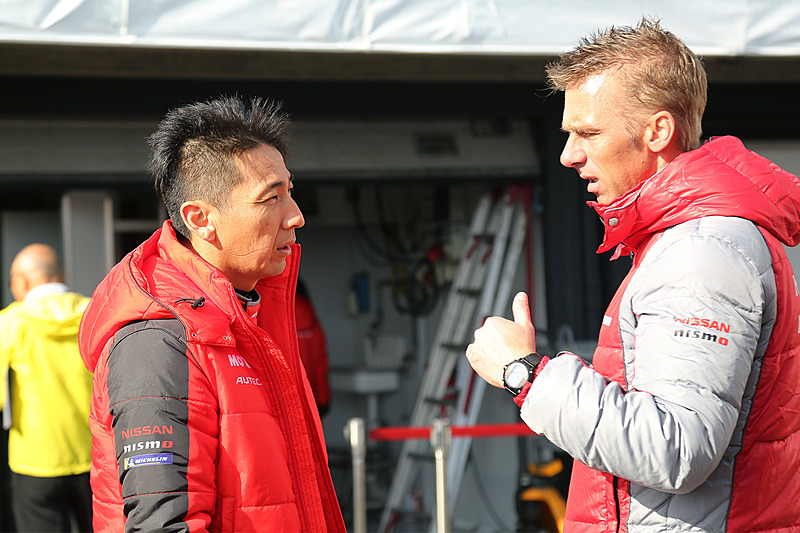 松田次生選手（左）とミハエル・クルム氏（右）