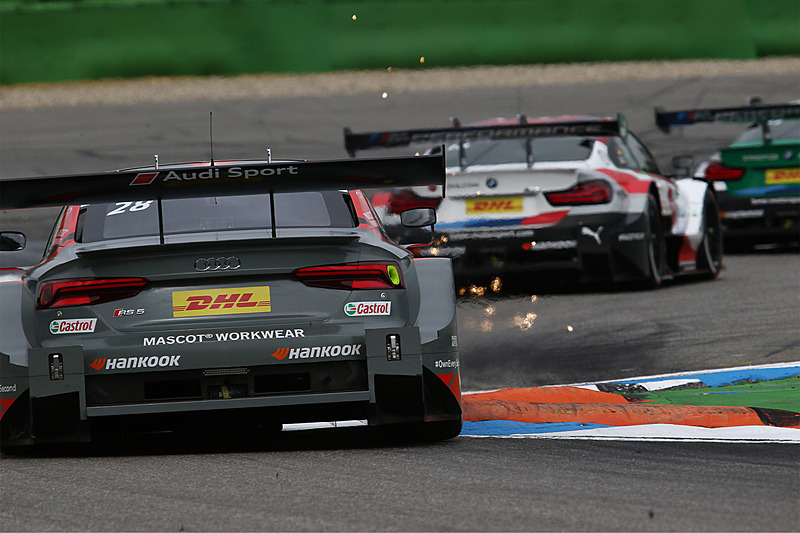 レースはセーフティカー導入で振り出しに戻る