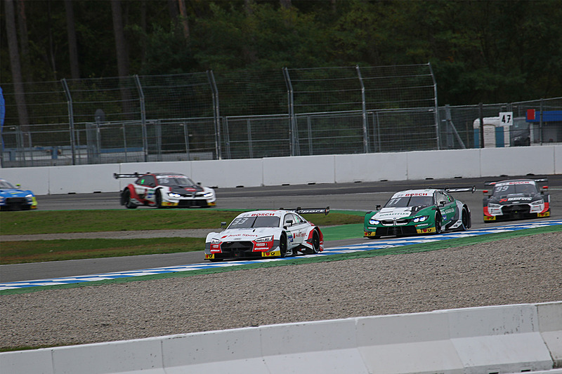 リスタートでもラスト選手がリード