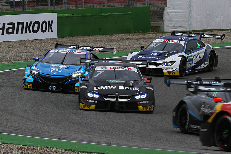 バトン選手はセーフティカーで順位を上げる