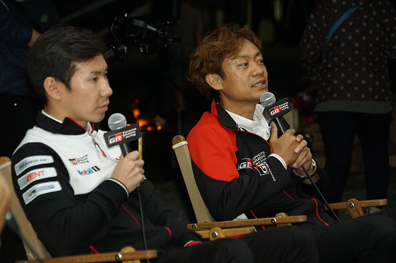 脇阪氏は昼間に豊田章男社長が視察に訪れたことを報告。ラリーイベントで発生したアクシデントにより<a href="https://ameblo.jp/juichi-wakisaka/entry-12532881686.html" class="n" target="_blank">豊田章男社長サイン入りのガードレール</a>がある新名所が誕生したことなどを語っていた