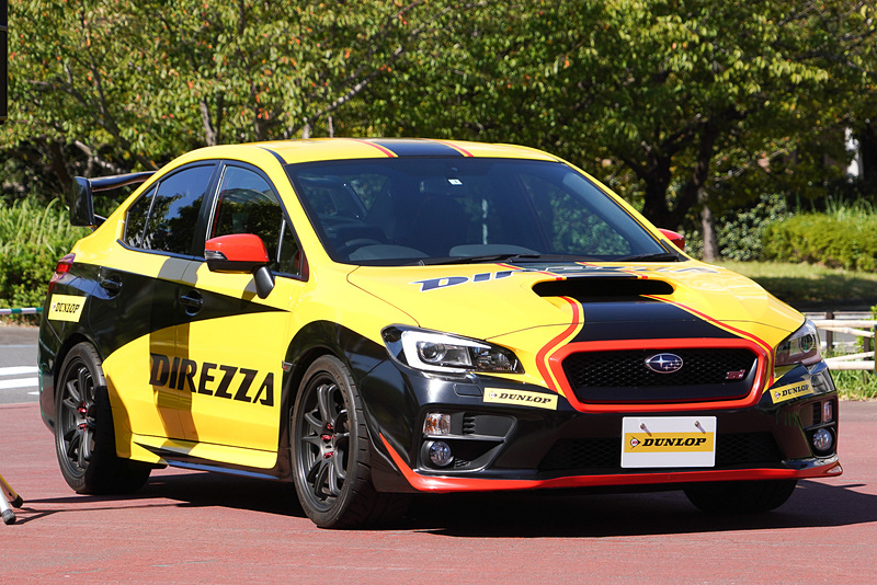 「DIREZZA（ディレッツァ）」デザインのスバル「インプレッサ WRX STI」を展示