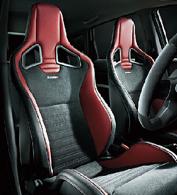 「RECAROシート付車」に装備されるRECARO製スポーツシート（前席）