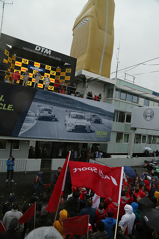 パルクフェルメで歓喜に沸くアウディ勢