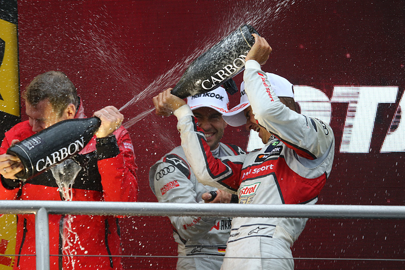 レース2の表彰式