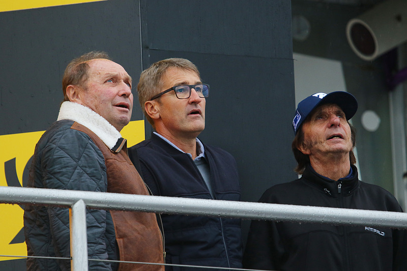 プレゼンターは1989年のル・マン24時間レース勝者のヨッヘン・マス氏、4度のDTM王者に輝いたベルント・シュナイダー氏、そして1972年と1974年のF1チャンピオンのエマーソン・フィッティパルディ氏という3人のレジェンド