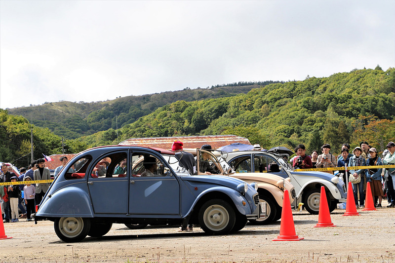 シトロエン 2CVのクランク掛け競争