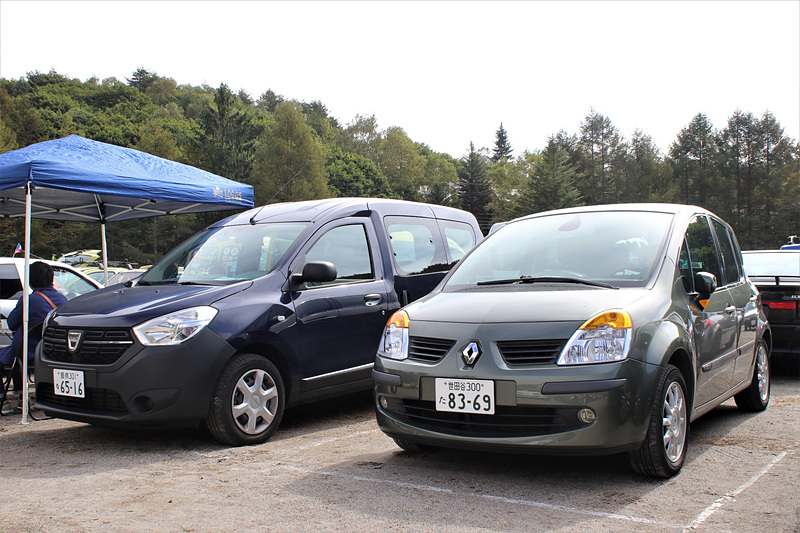 ダチア ドッカー（左）とルノー モデュス（右）。どちらも日本正規未導入