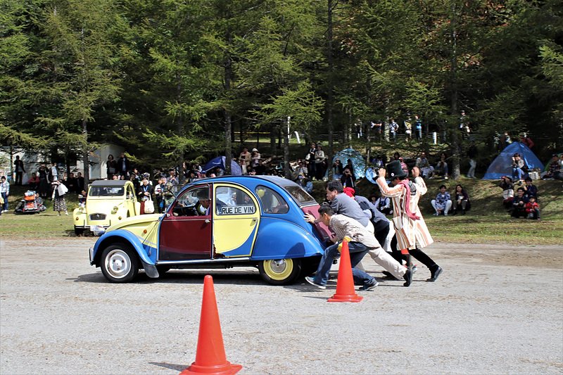 シトロエン 2CVのクランク掛け競争