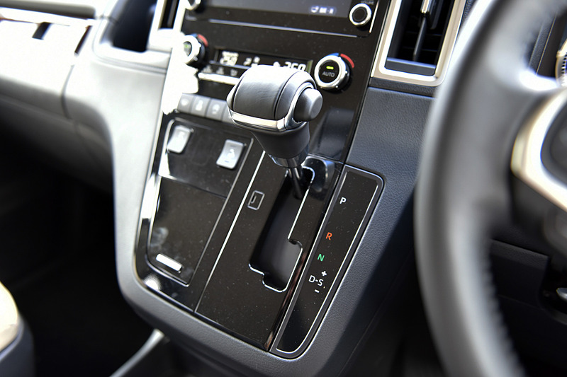 各種スイッチ類など