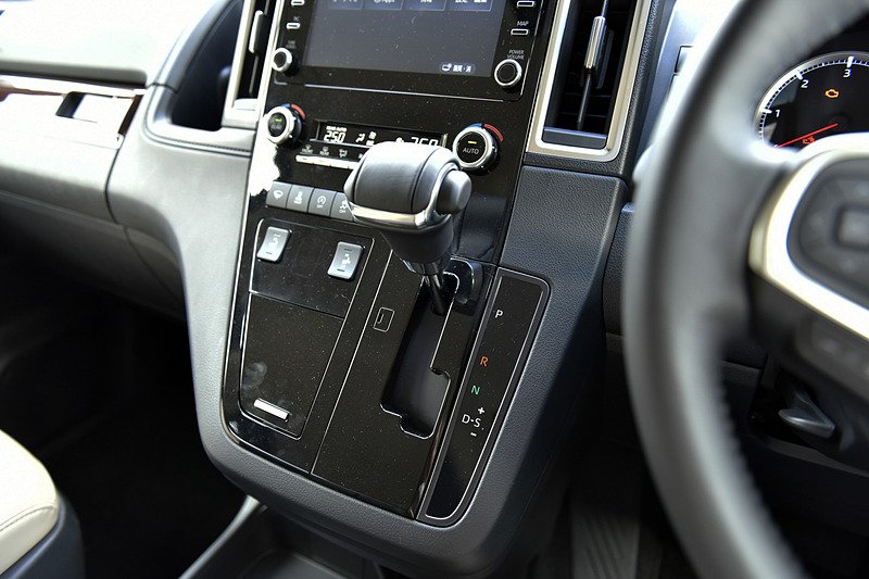 各種スイッチ類など