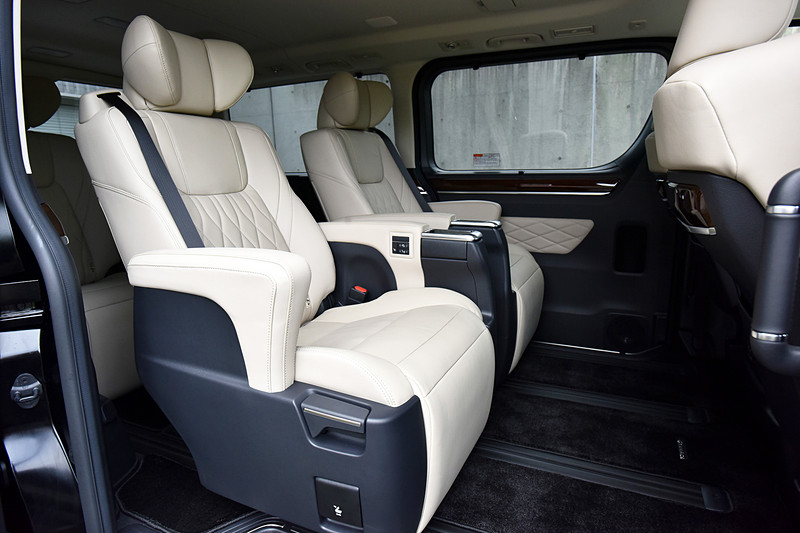 写真は3列シート6人乗り仕様