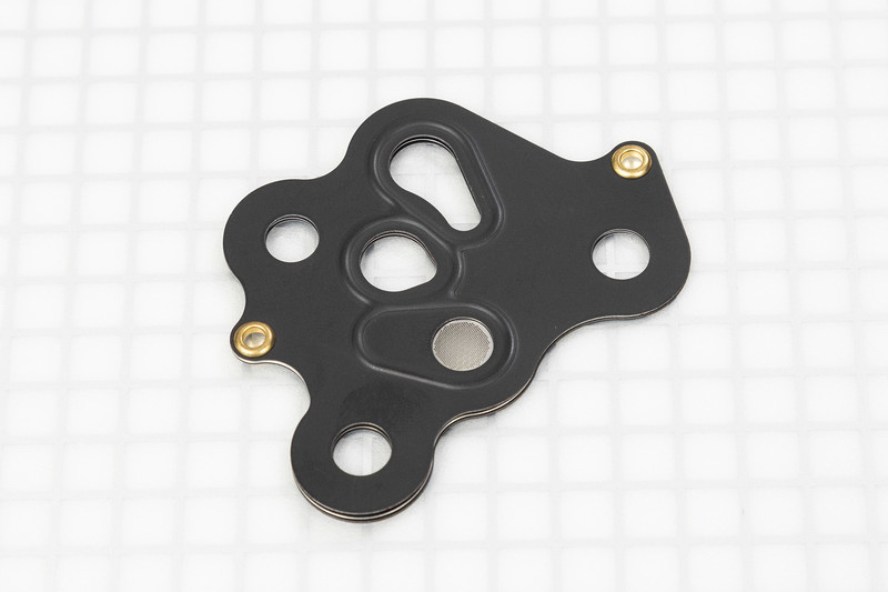 オイルシールやOリングだけでなくガスケットも作っている。ほかにもシャシーのブッシュ類やドライブシャフトブーツなど、クルマには200品目以上のNOK製品が使われている