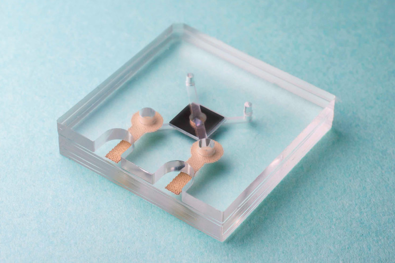 こちらは空気中のウイルスや花粉を識別できるポアセンサモジュール