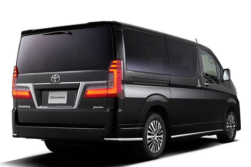 新型車グランエースのボディサイズは5300×1970×1990mm（全長×全幅×全高）、ホイールベースは3210mm