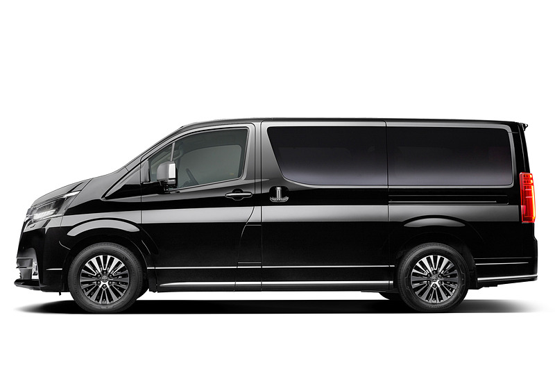 新型車グランエースのボディサイズは5300×1970×1990mm（全長×全幅×全高）、ホイールベースは3210mm