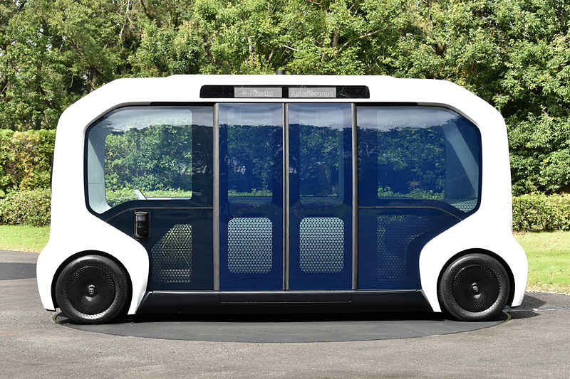 e-Paletteのサイドシルエット。ホイールをクルマの四隅に配置して、最大限の室内スペースを稼ぎ出している