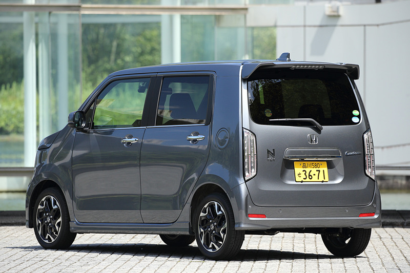 シャイニンググレー・メタリックカラーの「L ターボ・Honda SENSING」（2WD）は169万4000円