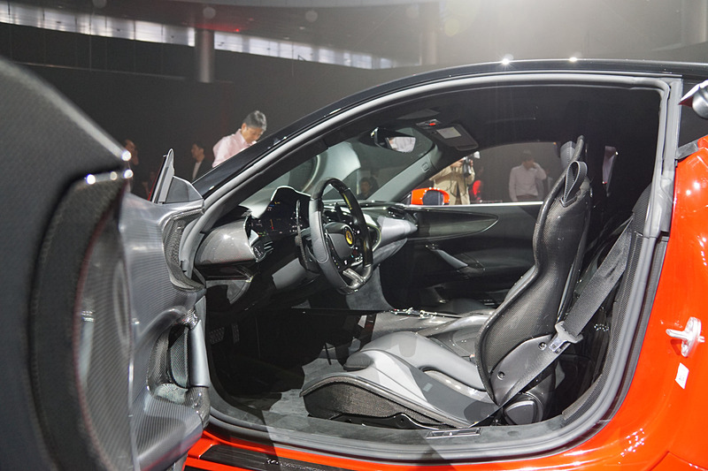 SF90 Stradaleのインテリア