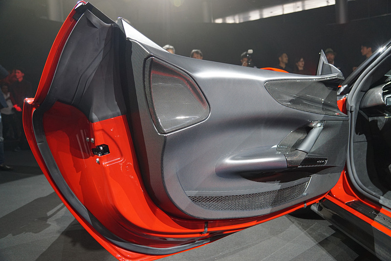 SF90 Stradaleのインテリア