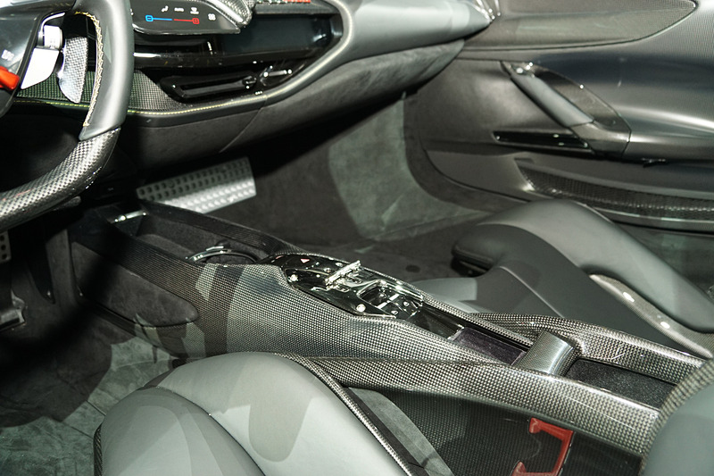 SF90 Stradaleのインテリア