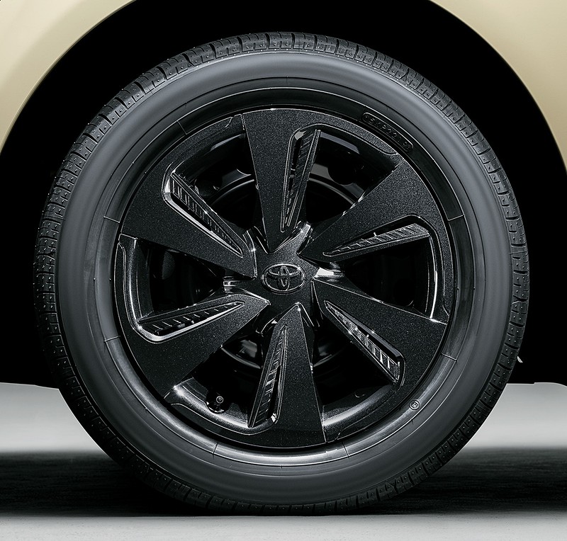 ホイールキャップ（ブラック加飾）