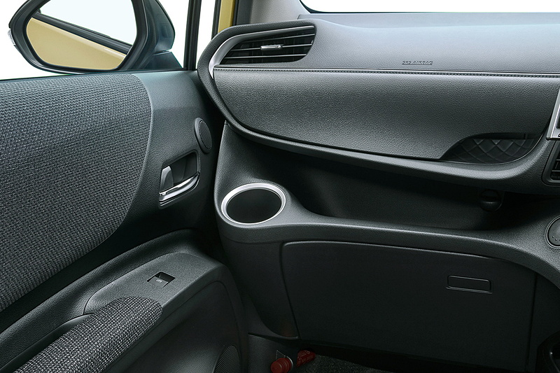 専用ファブリック巻きフロントドアアームレスト