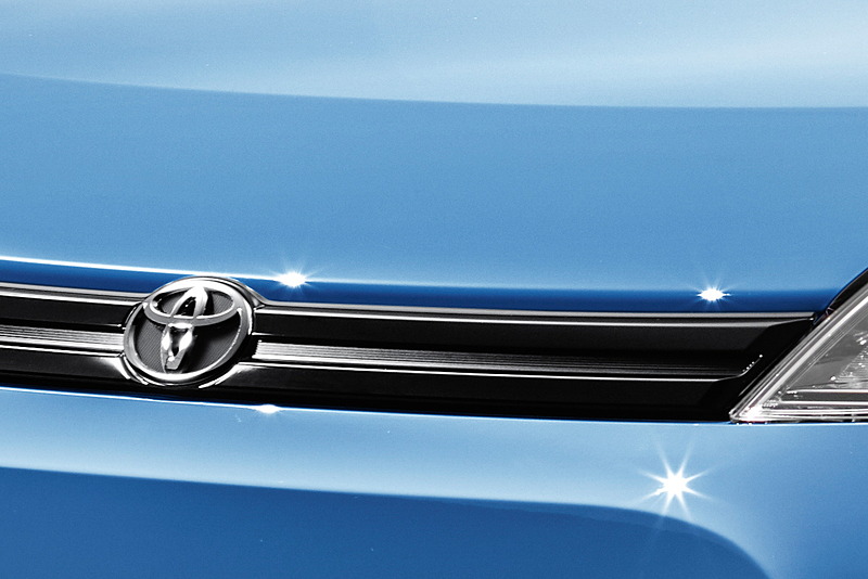 フロントグリル（ブラック加飾）