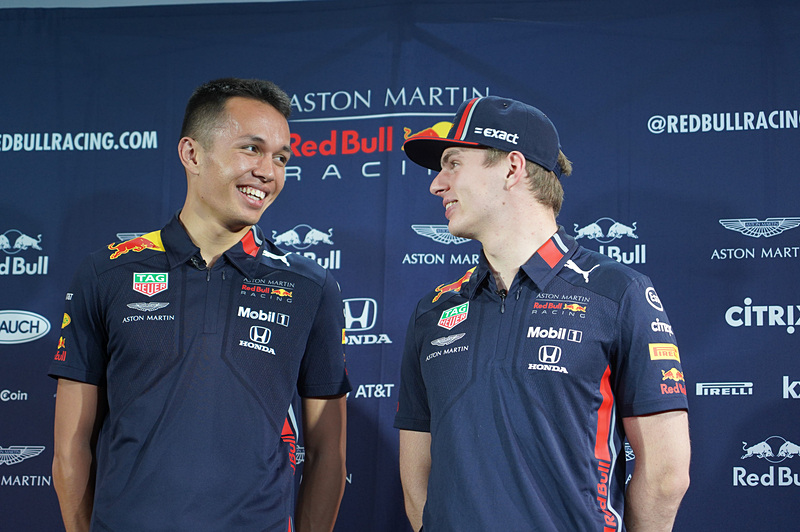 笑い合う2人。なかなか仲よしだ