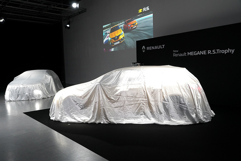 アンベールを待つ2台