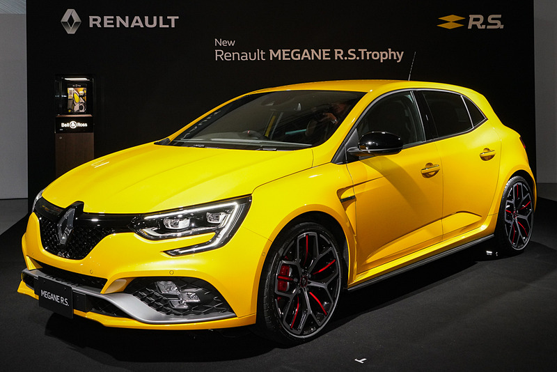 メガーヌ ルノー・スポール トロフィー EDC。ボディカラーは「ジョン シリウスM」