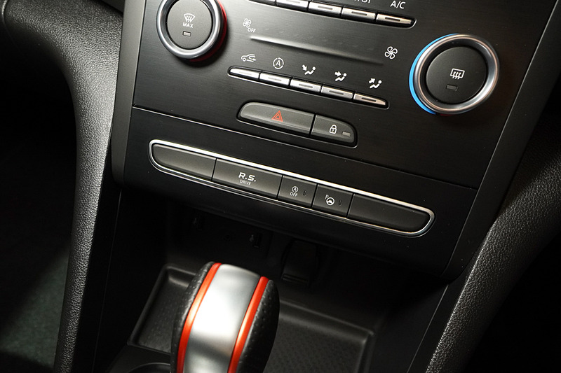 ドライビングのキャラクターを変える「R.S.ドライブ」ボタン