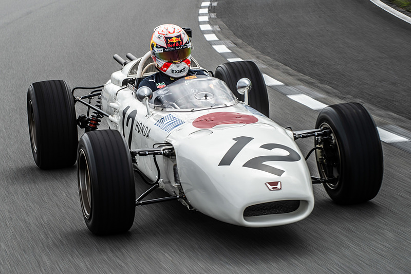 ホンダ「RA272」で走行するマックス・フェルスタッペン選手