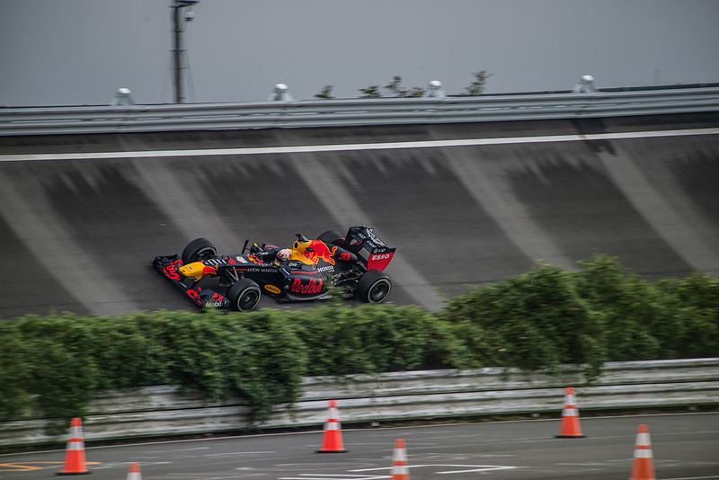 栃木のバンクを走るRB7