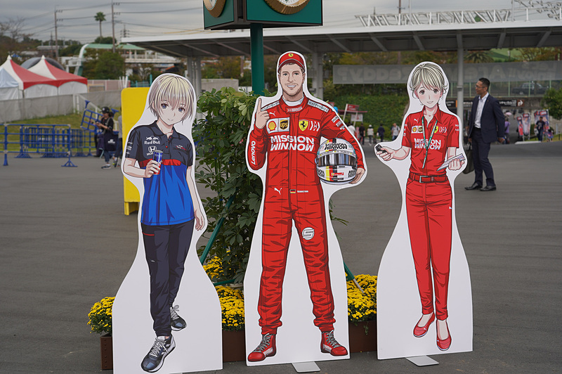 グランプリスクエアに展示された看板