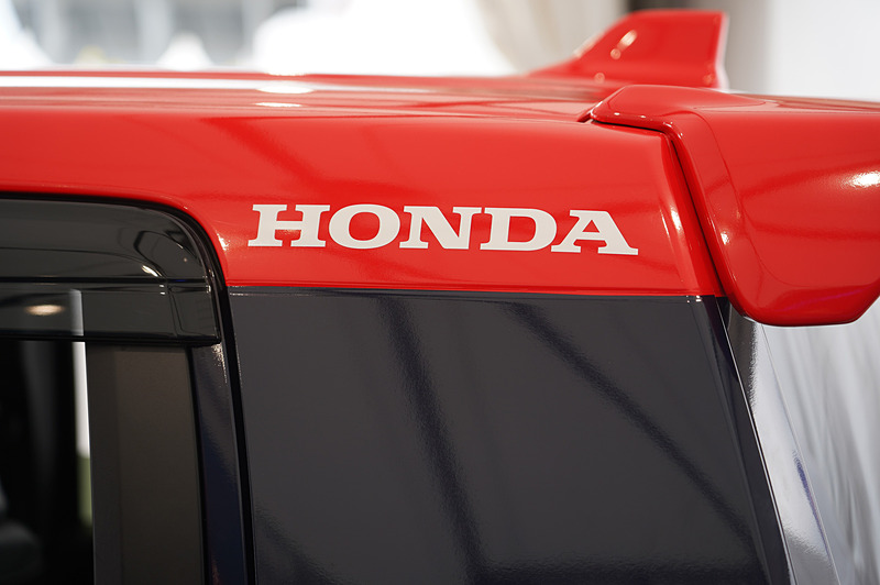 レッドブル・レーシング色のN-WGN カスタム