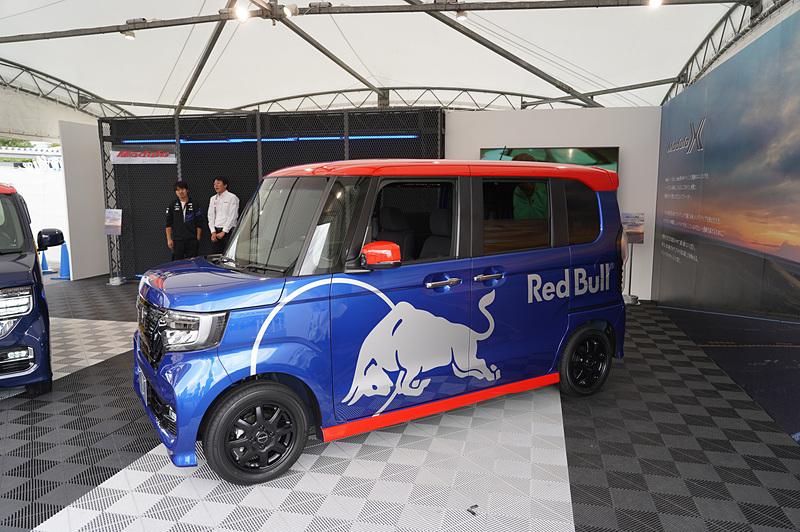 トロロッソ色のN-BOX カスタム