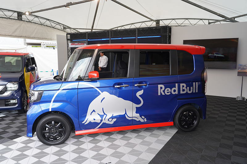 トロロッソ色のN-BOX カスタム